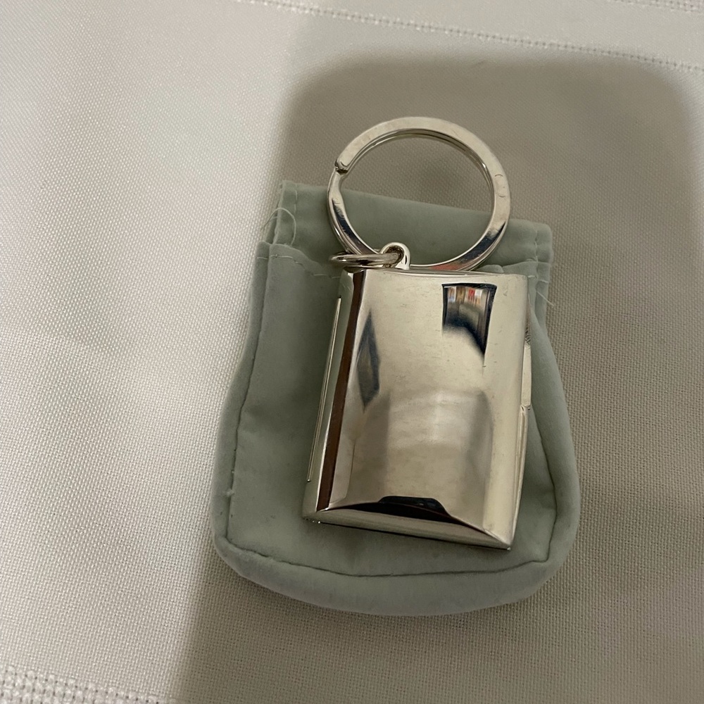 Locket Keychain - Picture 3 of 3